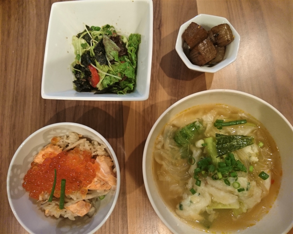 ワンタンと鮭といくらご飯